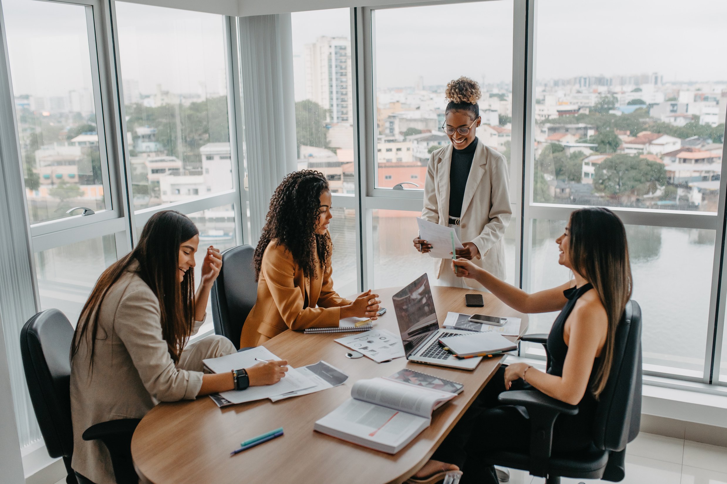 female leadership in teamwork